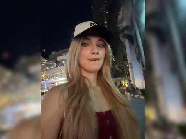 AstridMoss webcam
