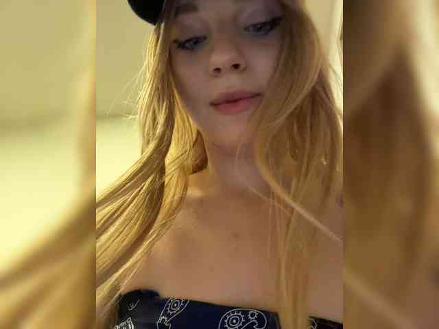 AstridMoss webcam