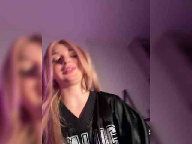 AstridMoss webcam