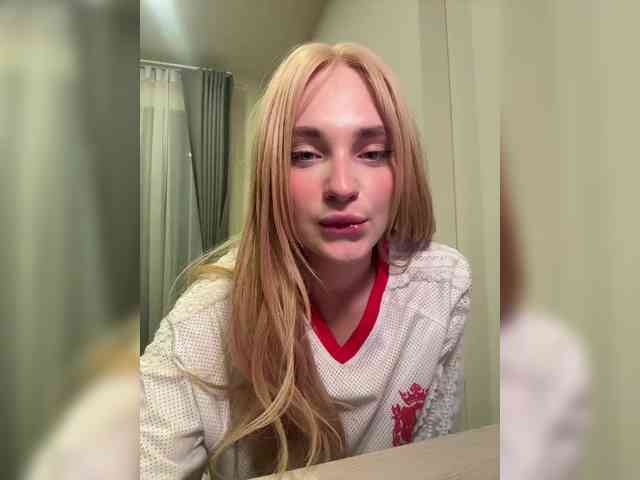 AstridMoss webcam