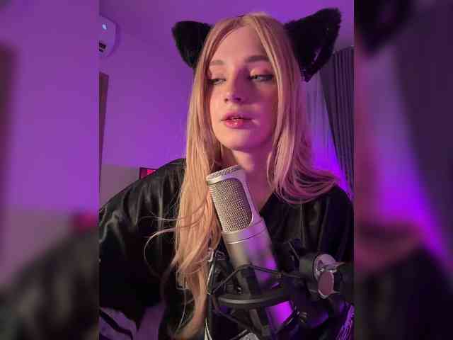 AstridMoss webcam