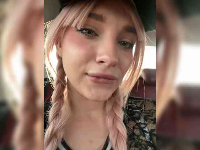 AstridMoss webcam