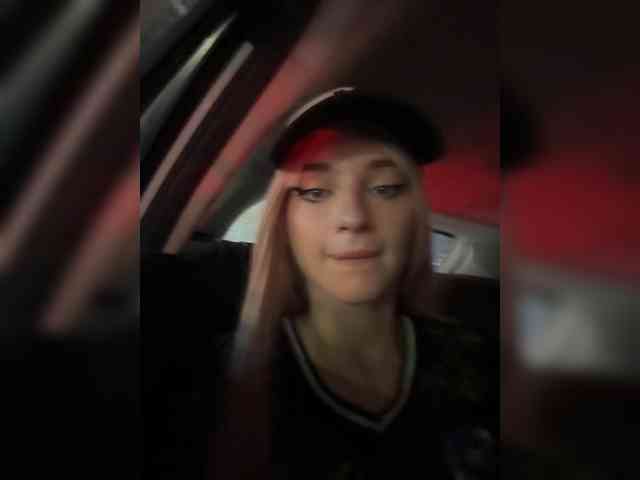 AstridMoss webcam