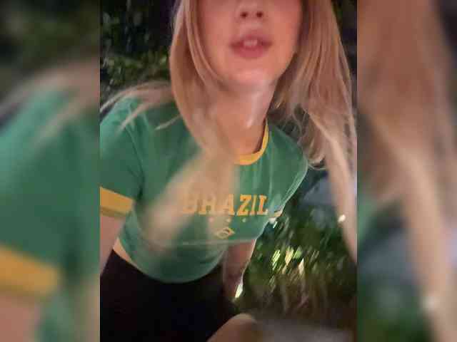 AstridMoss webcam