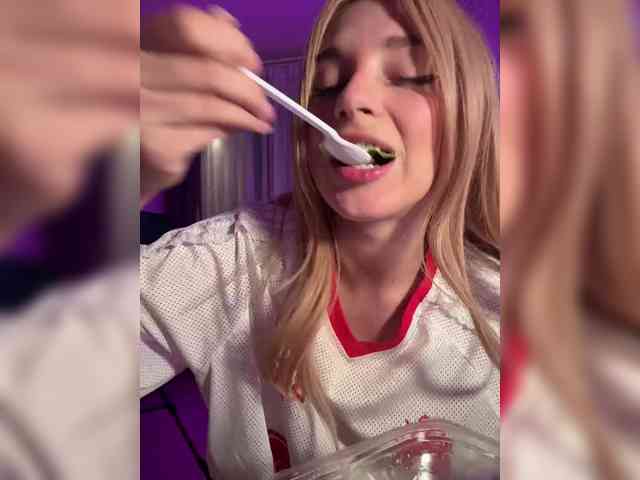 AstridMoss webcam