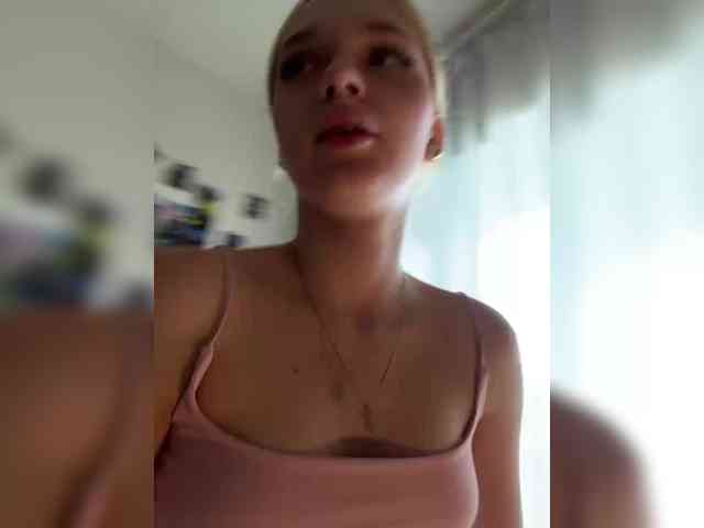 AstridMoss webcam