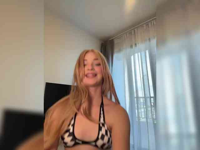 AstridMoss webcam