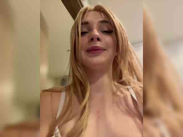 AstridMoss webcam