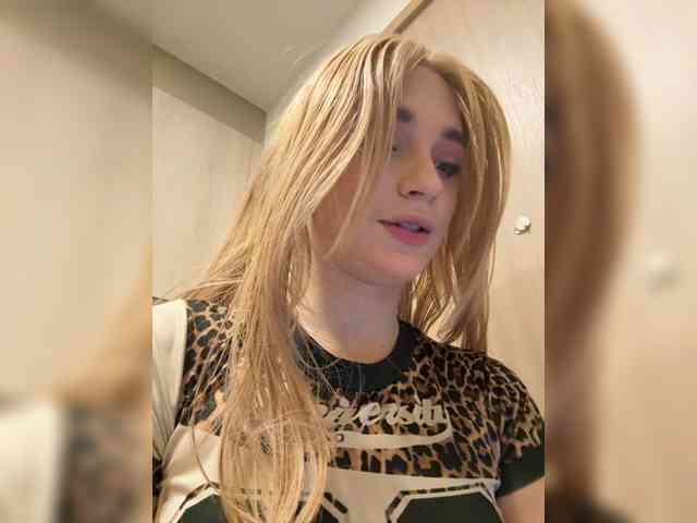 AstridMoss webcam