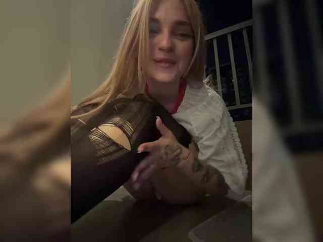 AstridMoss webcam