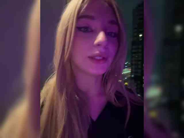 AstridMoss webcam