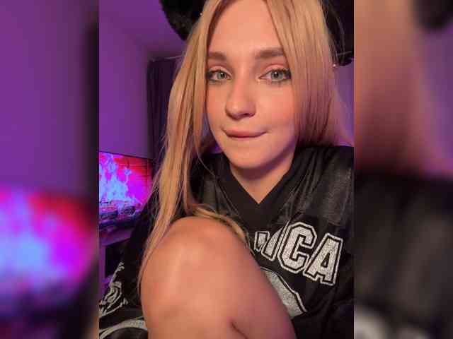 AstridMoss webcam
