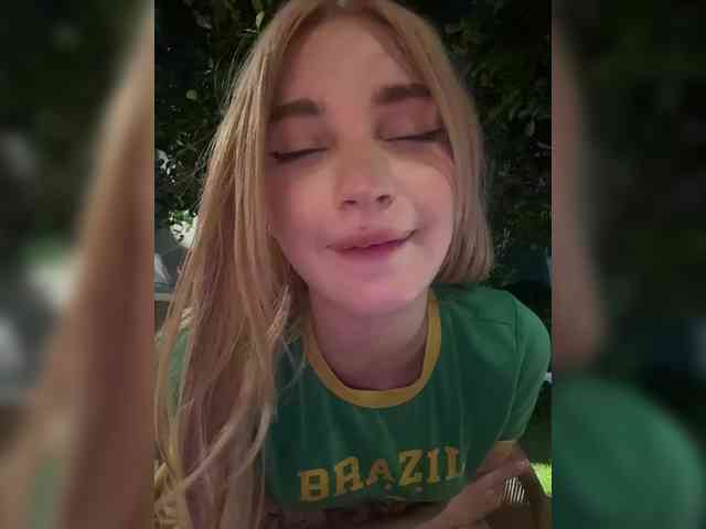 AstridMoss webcam