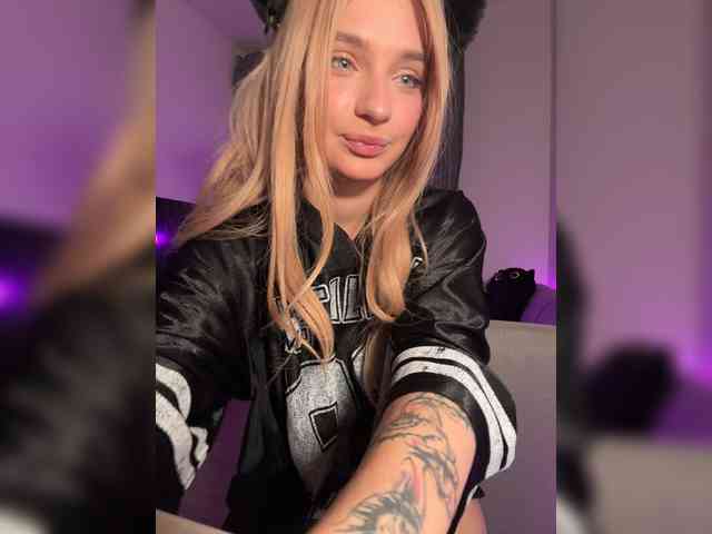 AstridMoss Sex Cam Show