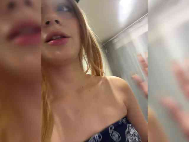 AstridMoss webcam