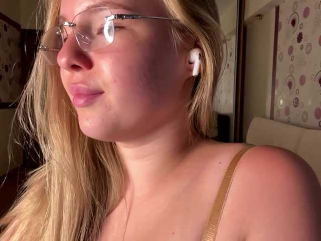 OdiliaVolking live cam on BongaCams