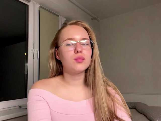 OdiliaVolking live cam on BongaCams