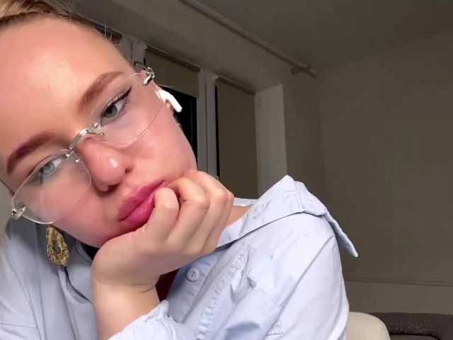 OdiliaVolking live cam on BongaCams
