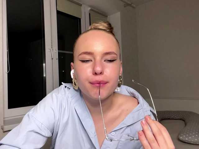 OdiliaVolking live cam on BongaCams