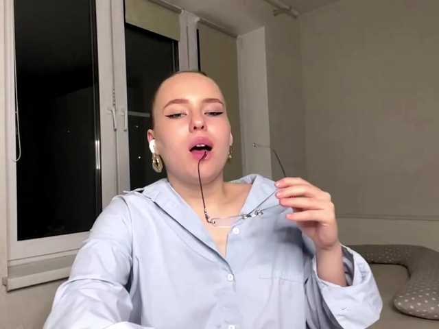 OdiliaVolking live cam on BongaCams