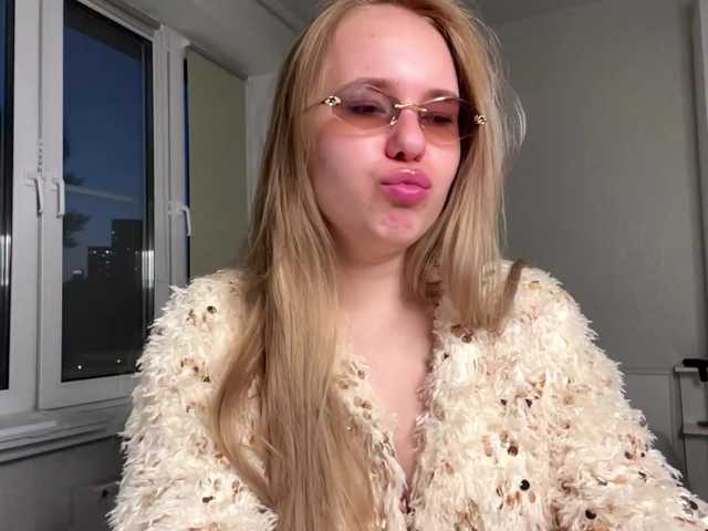 OdiliaVolking live cam on BongaCams