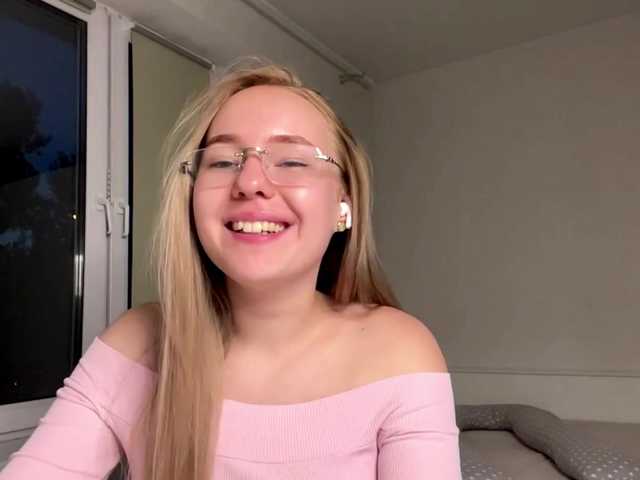 OdiliaVolking live cam on BongaCams