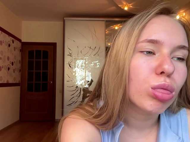OdiliaVolking live cam on BongaCams