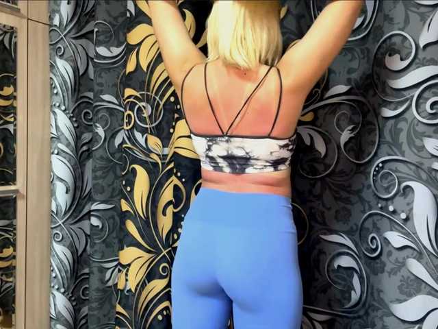 RikkiHovorka live cam on BongaCams
