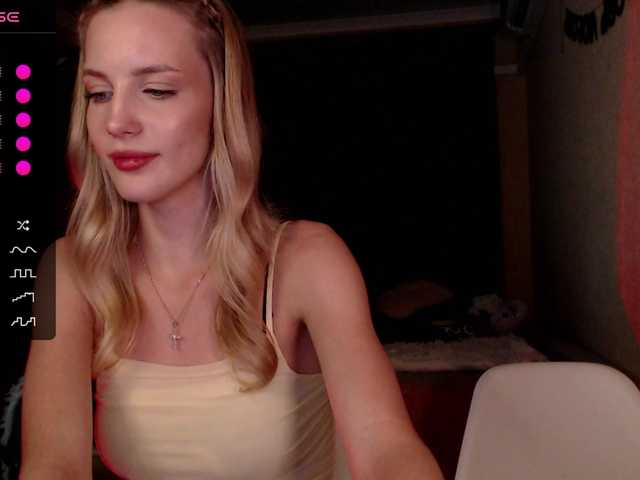 MikkiSweetie live webcam show