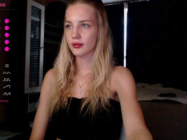 MikkiSweetie live cam on BongaCams