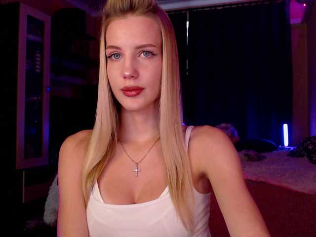 MikkiSweetie live cam on BongaCams
