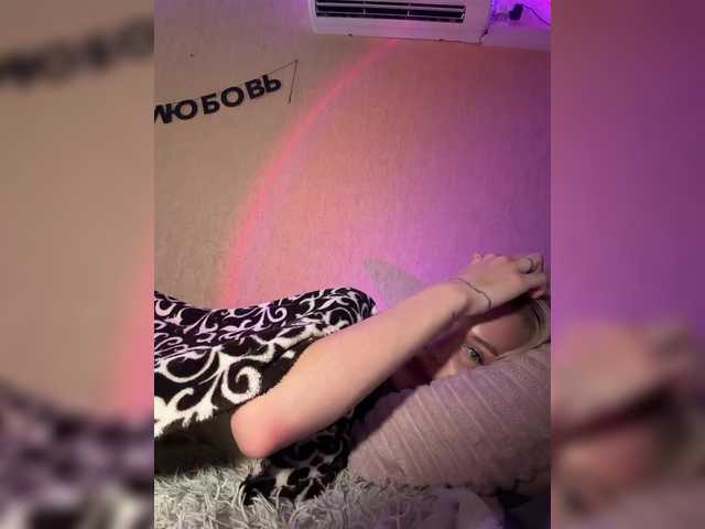 MikkiSweetie live cam on BongaCams