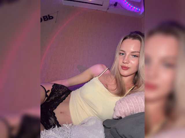 MikkiSweetie live cam on BongaCams
