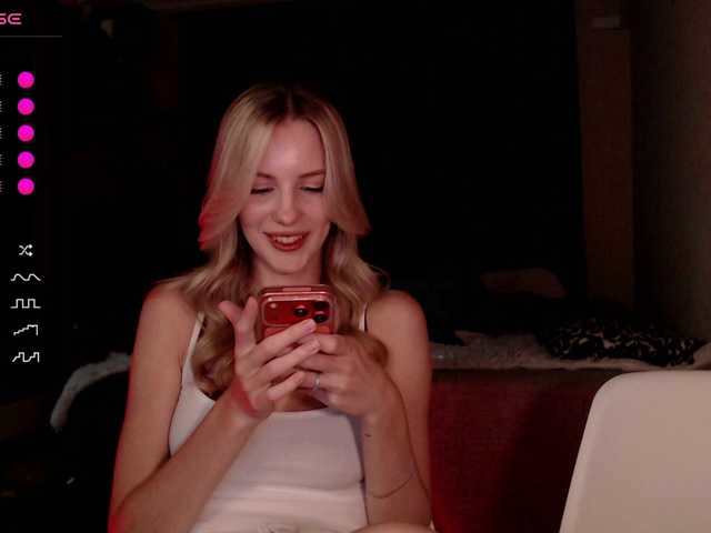 MikkiSweetie live webcam show
