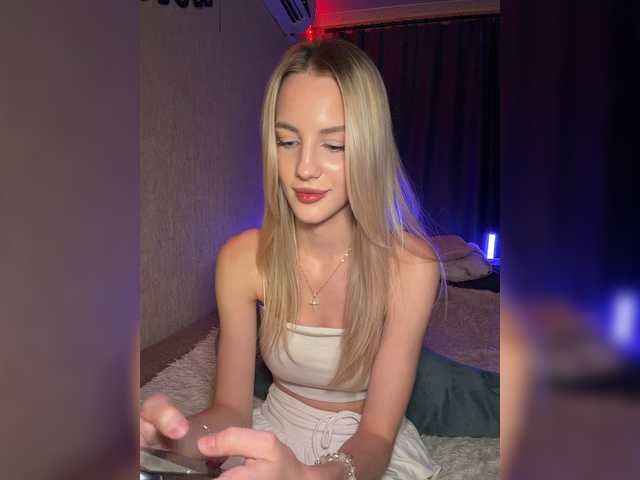 MikkiSweetie live cam on BongaCams