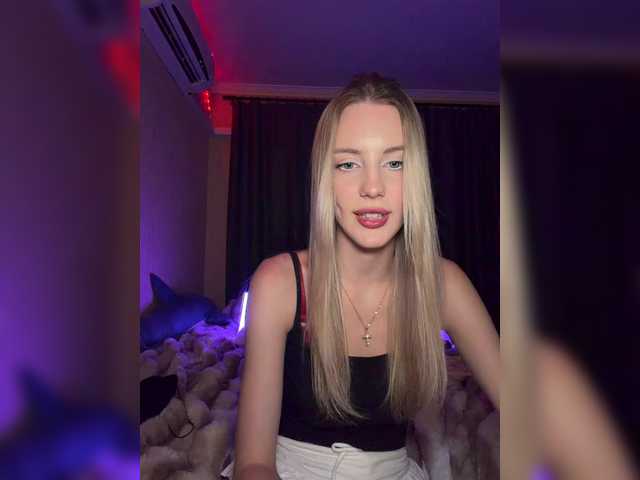 MikkiSweetie live cam on BongaCams