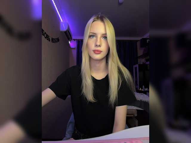 MikkiSweetie live cam on BongaCams