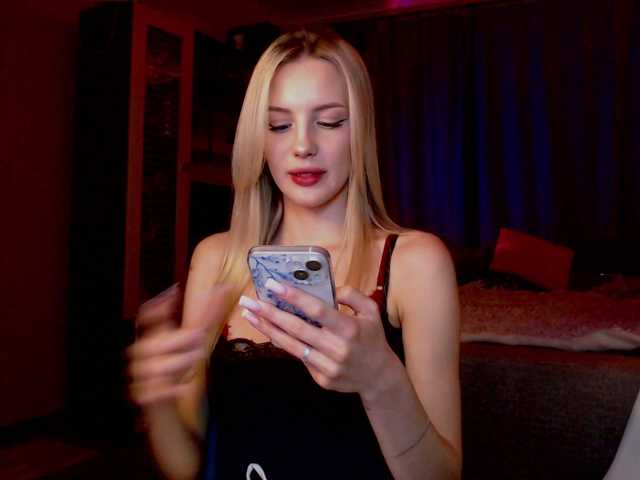 MikkiSweetie live cam on BongaCams
