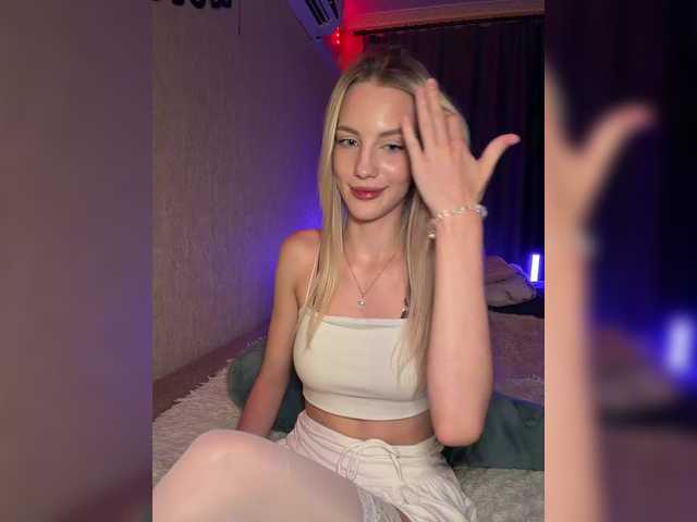 MikkiSweetie live cam on BongaCams