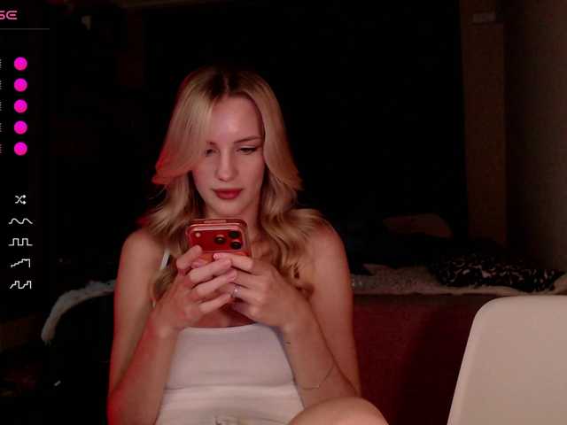 MikkiSweetie live webcam show