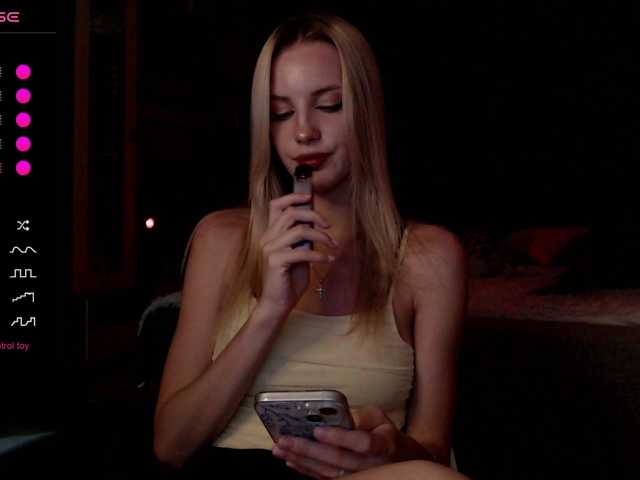 MikkiSweetie live cam on BongaCams