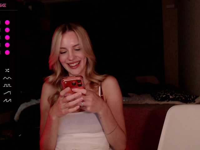 MikkiSweetie live webcam show