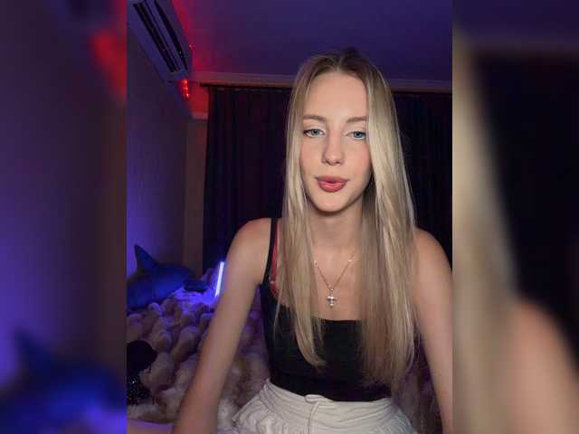 le modèle MikkiSweetie est en webcam porno dans un show sur le site bongacams, il possède les tags suivants: White/Caucasian,Blonde,Shaved