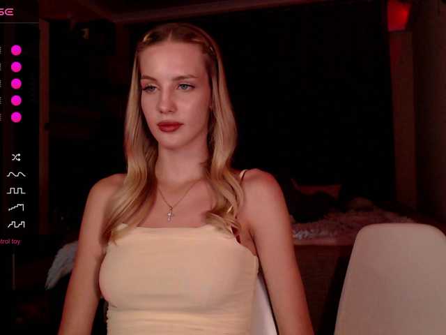 MikkiSweetie live cam on BongaCams