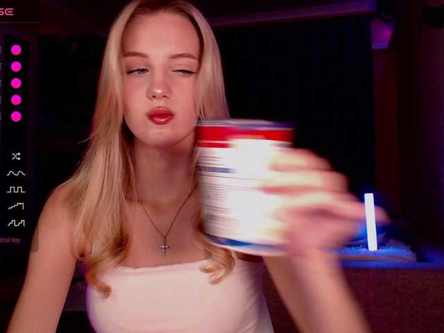 MikkiSweetie live webcam show