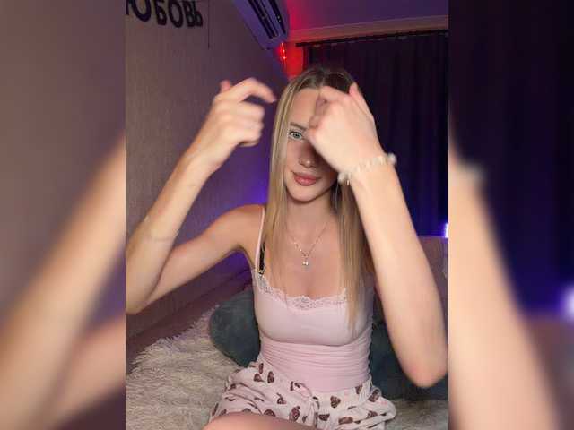 MikkiSweetie live cam on BongaCams