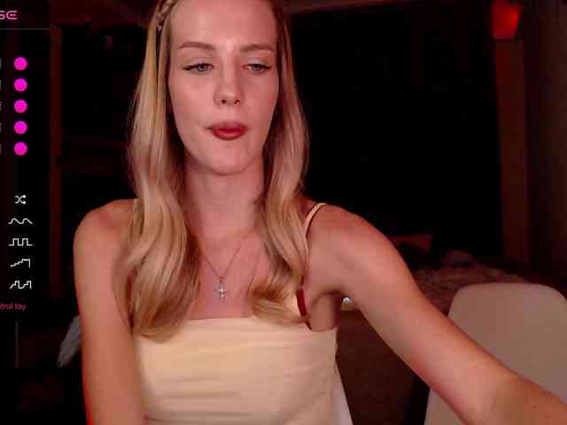 MikkiSweetie webcam