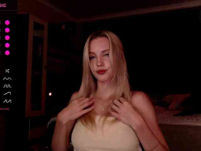 MikkiSweetie webcam