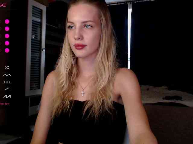 MikkiSweetie webcam
