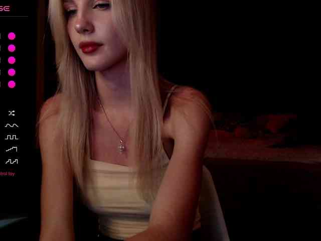 MikkiSweetie webcam